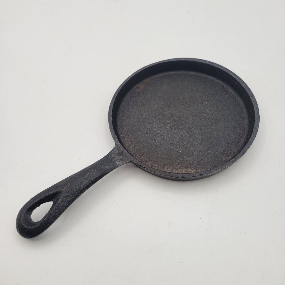 Vintage Cast Iron Mini 5" Pan - 1 Egg, Mini Pancake - Unmarked